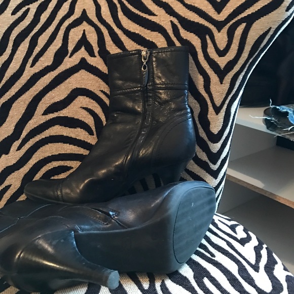 Black LEATHER Booties - Picture 5 of 6